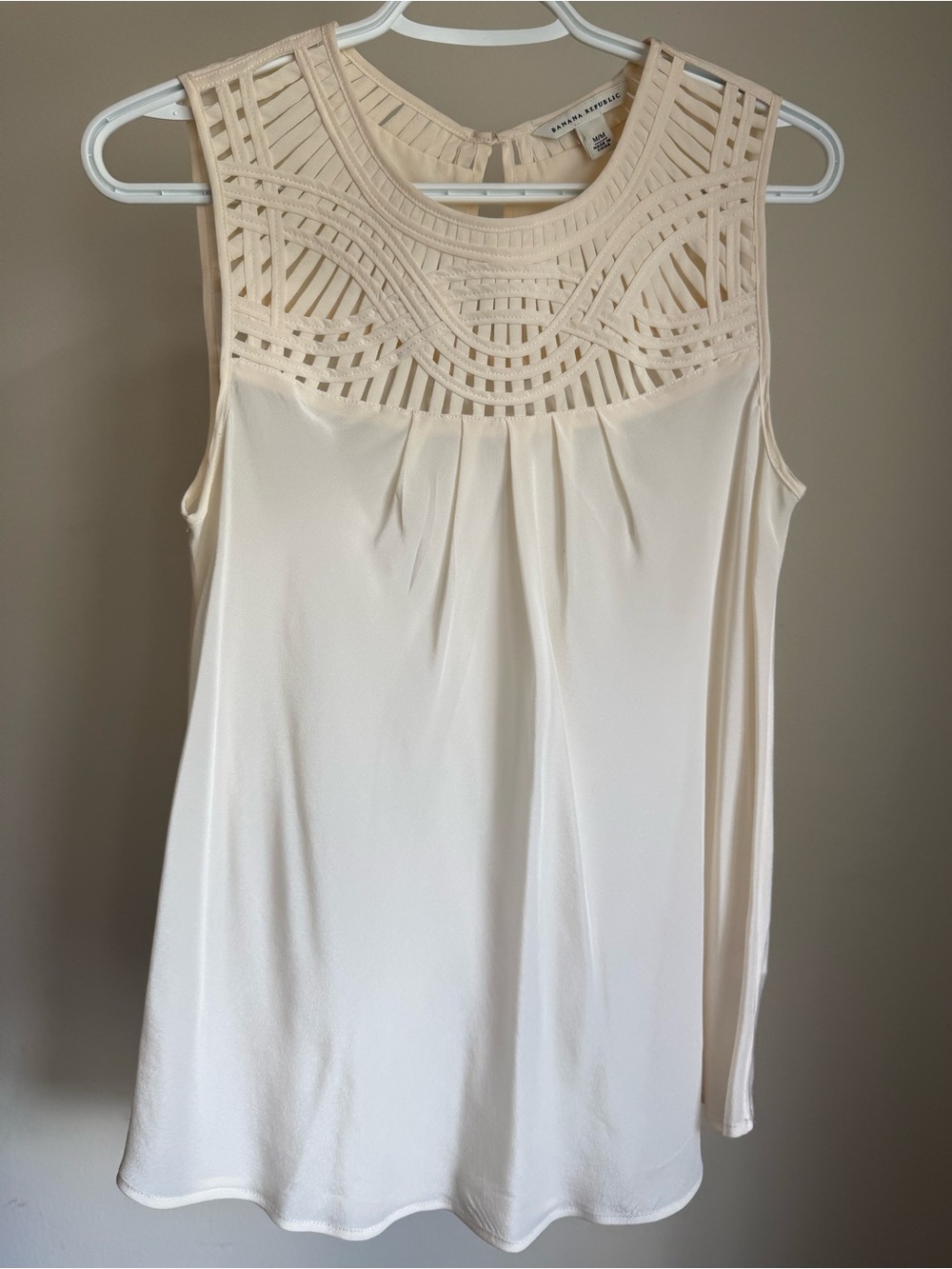 Banana Republic 100% Silk Sleeveless Pleated Top, Cream/Off-White, Sz Medium